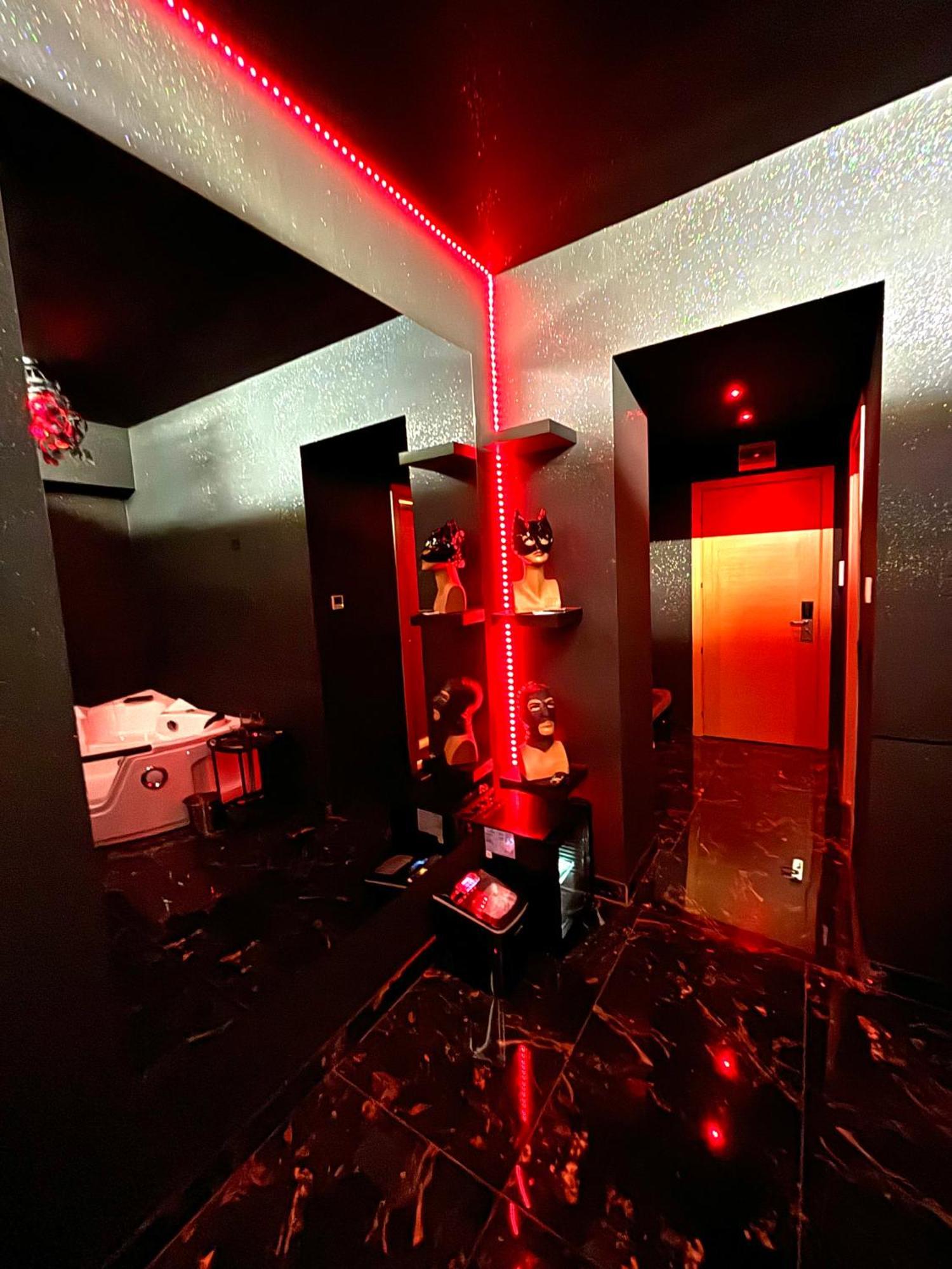 Romeo Nights - Love Rooms - Adults Only Bucarest Esterno foto