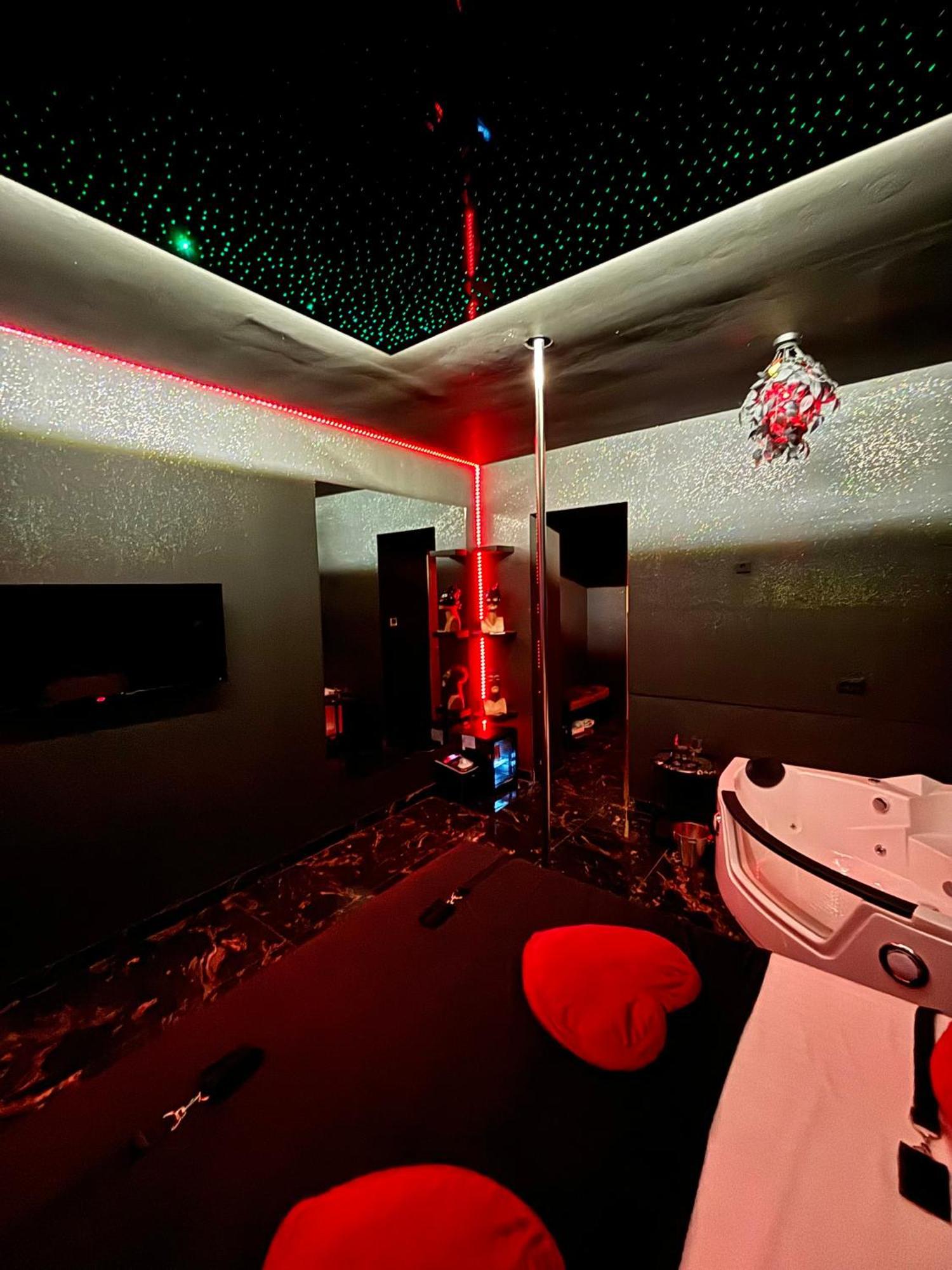 Romeo Nights - Love Rooms - Adults Only Bucarest Esterno foto